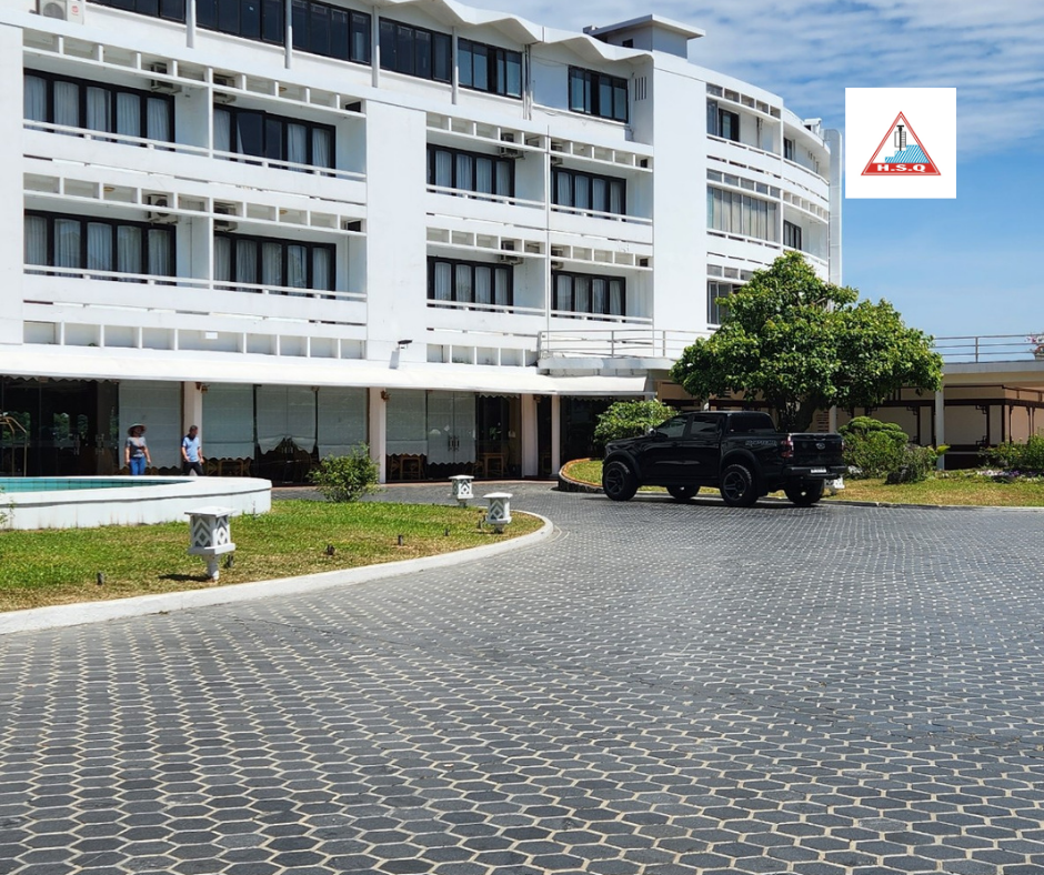Đá Huế lục giác – Khách sạn Hương Giang Resort & Spa Huế sau nhiều năm sử dụng