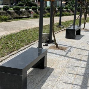 Sản phẩm ghế đá Granite nguyên khối.